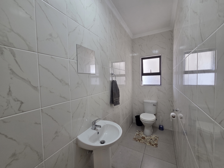 4 Bedroom Property for Sale in Harbour Lights Western Cape